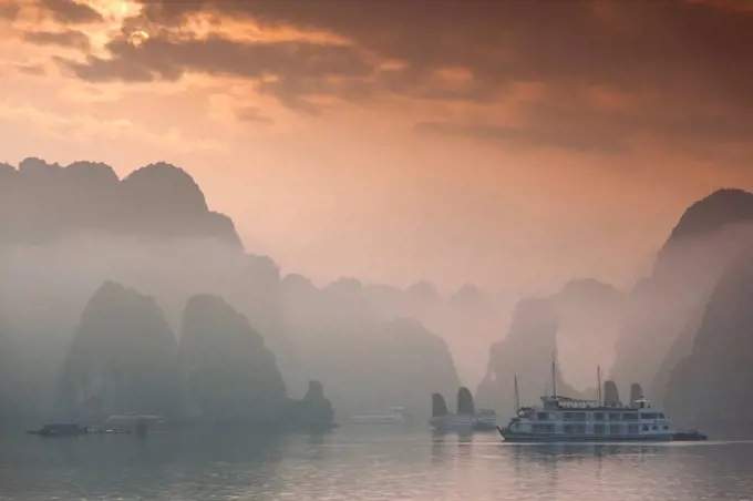 Vietnam, Halong Bay, tourist boats, sunrise