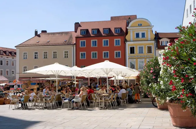 Regensburg, Neupfarrplatz (square), street café, tourist,