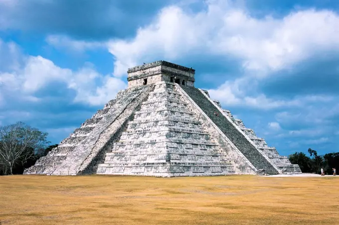 Kukulcan pyramid, Chichen Itza, Yucatan, Mexico