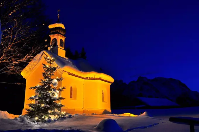 Germany, Bavaria, Isar valley, winter, dusk, chapel, Christmas tree,