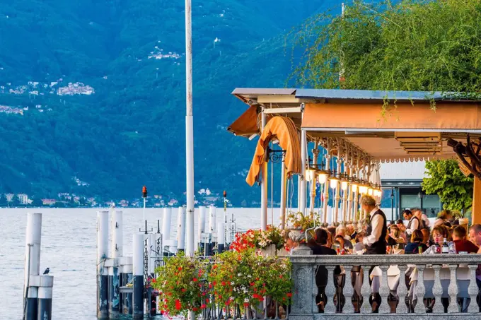 Bellagio, lake Como, Como district, Lombardy, Italy. Tourists eating out.