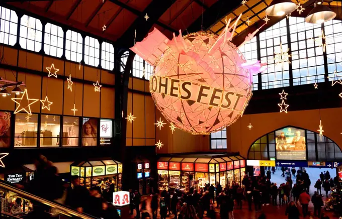 Europe, Germany, Hanseatic City of Hamburg, main station, foyer, Christmas lights