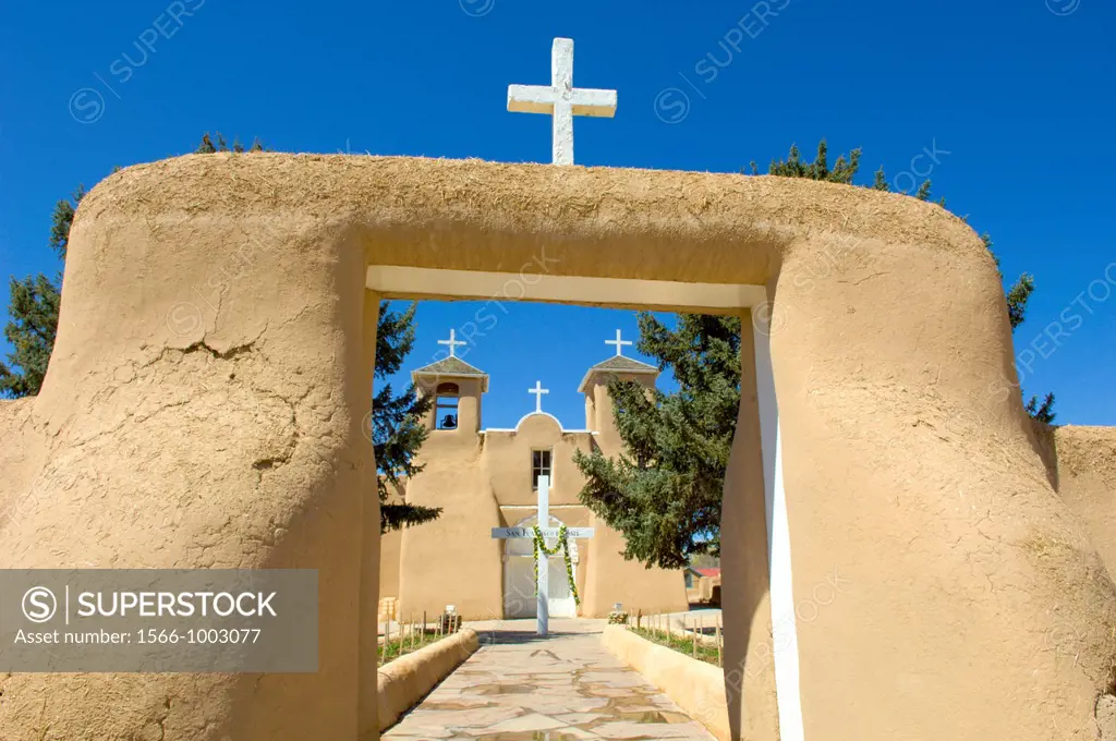 San Francisco de Asis Assisi church built in 1722 Spanish mission style of architecture, New Mexico