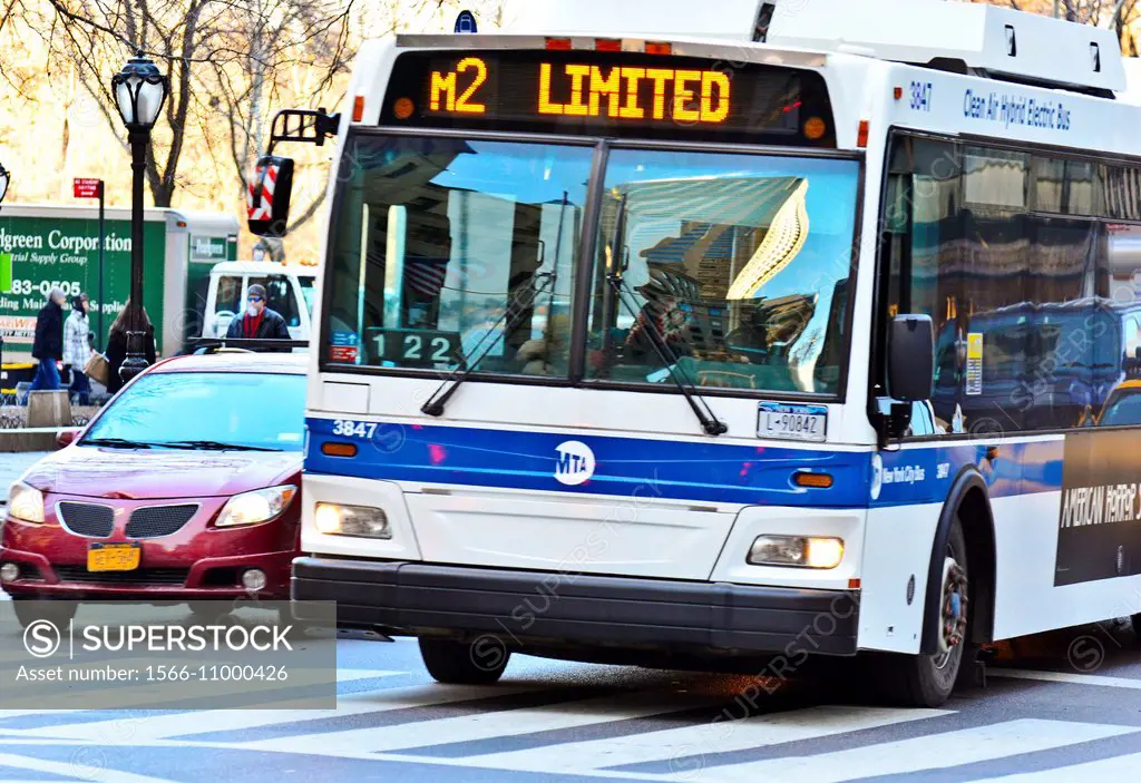 Morning rush hour, MTA M2 Limited bus, Public Transportation, Mass Transit via on 5th Avenue, Upper East Side, 59th Street, Midtown Manhattan, New Yor...