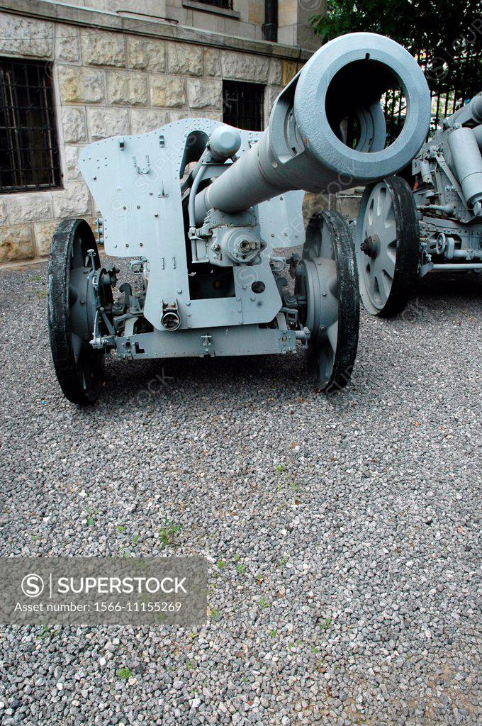 German field-howitzer WA leFH18M 105 mm calibre. - SuperStock