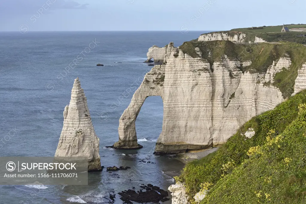 Falaise d Aval avec l Arche et l Aiguille Etretat departement