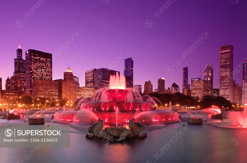 Buckingham Fountain Grant Park Downtown Chicago Illinois Usa