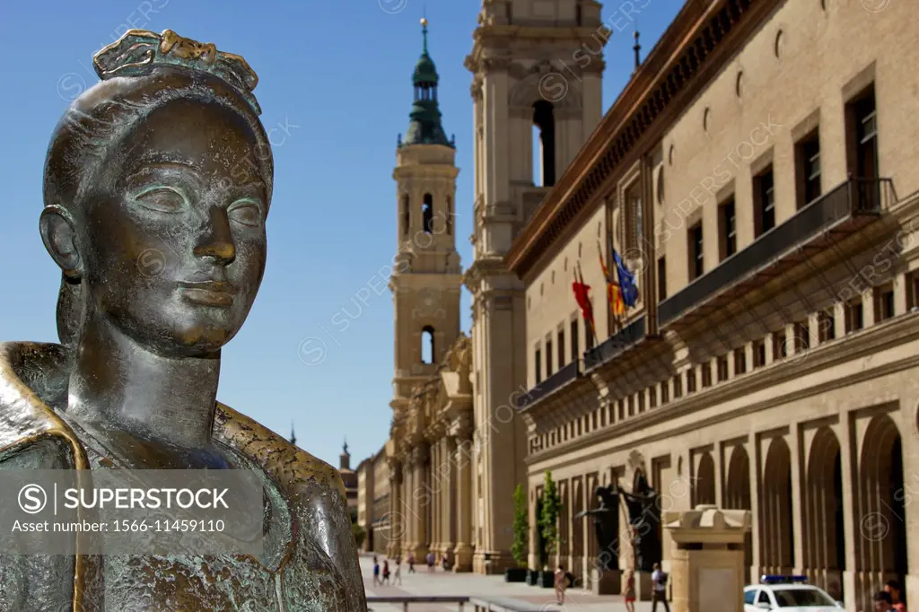 Plaza del Pilar and El Pilar in Zaragoza (Spain).