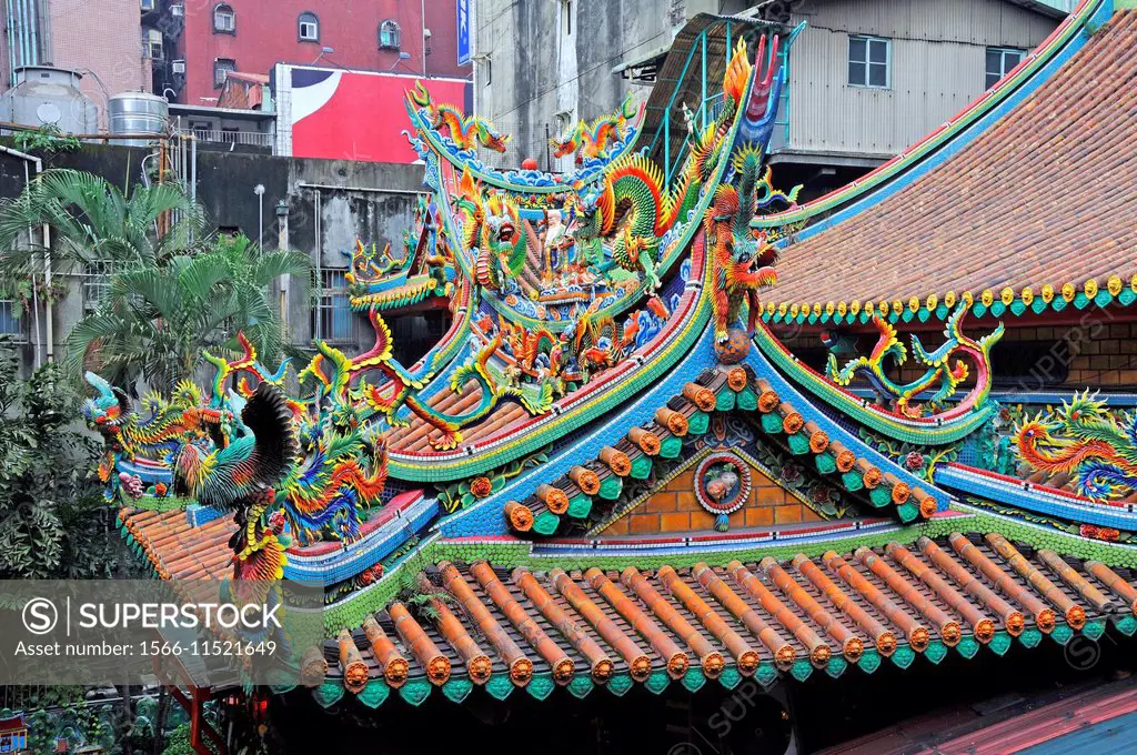 Statues and decorations on the roof of Tien-Ho (Tianhou) temple. Taiwan (China), Taipei, Ximending district.