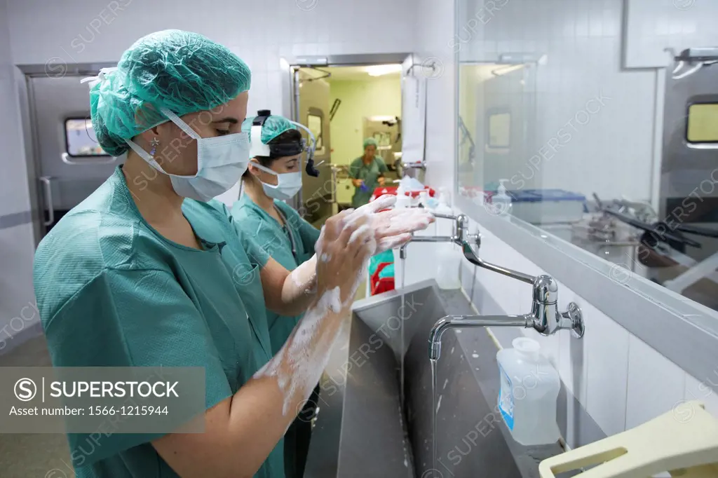 Surgical Scrub, Handwashing, Operating Room, Surgery, Hospital Donostia,  San Sebastian, Gipuzkoa, Basque Country, Spain - SuperStock