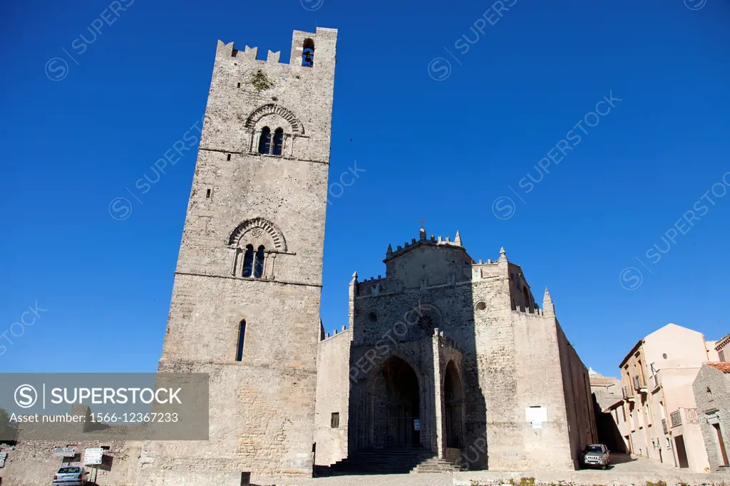 Duomo dell´Assunta, Chiesa Madre o Matrice and its bell tower, Erice, Trapani, Sicily, Italy, Europe.