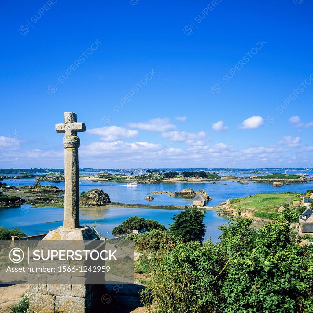 Wooden cross on the coast in Saint Malo, Brtittany, France, vive