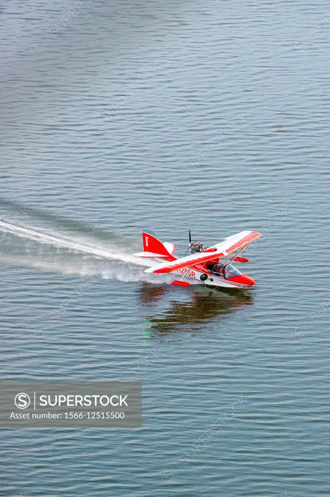 Searey, a small seaplane landing on the Chesapeake Bay, in Maryland, USA.