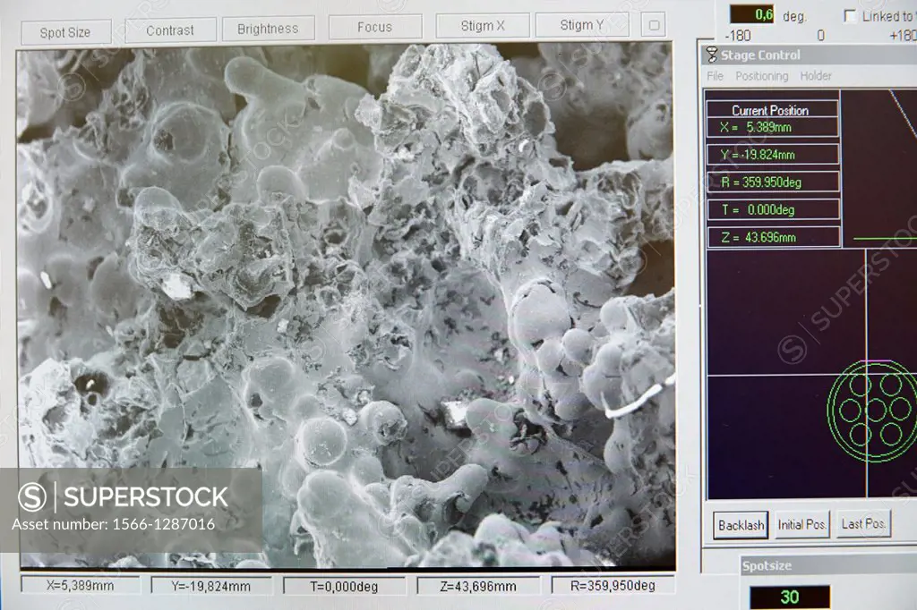 Image of a shrinkage cavity in a piece of casting. SEM. Scanning Electronic Microscope. Technological Services to Industry. Tecnalia Research & Innova...