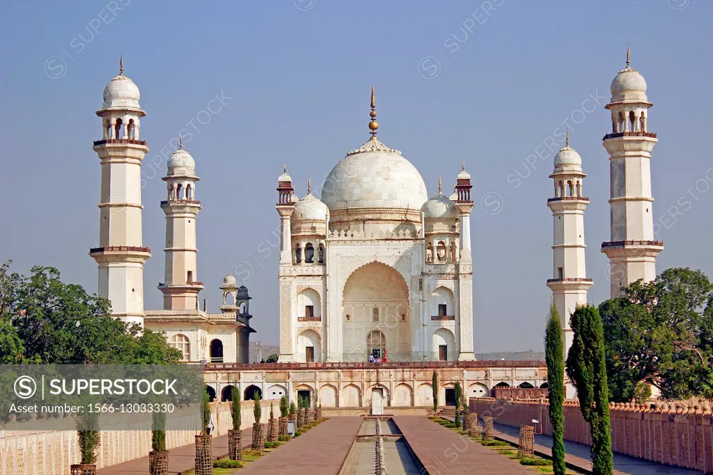 Minar of Bibi Ka Maqbara (English: Tomb of the Lady) at sunset, Aurangabad,  Maharashtra, India Stock Photo by wirestock