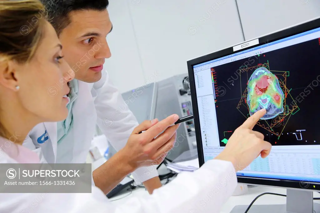 IMRT, Intensity Modulated Radiation Therapy, Oropharynx Cancer 3D Radiotherapy Treatment Planning, Onkologikoa Hospital, Oncology Institute, Case Cent...