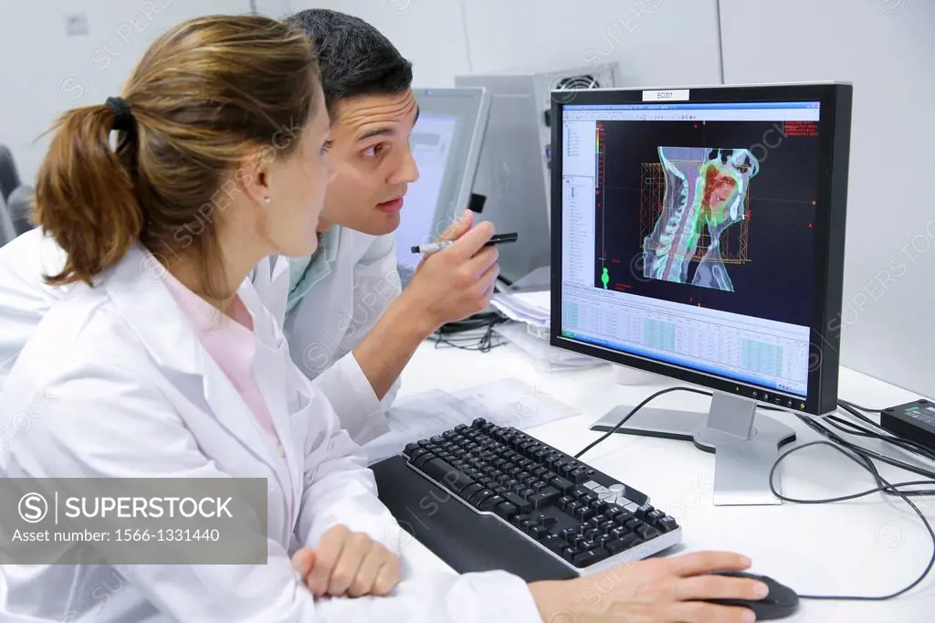 IMRT, Intensity Modulated Radiation Therapy, Oropharynx Cancer 3D Radiotherapy Treatment Planning, Onkologikoa Hospital, Oncology Institute, Case Cent...