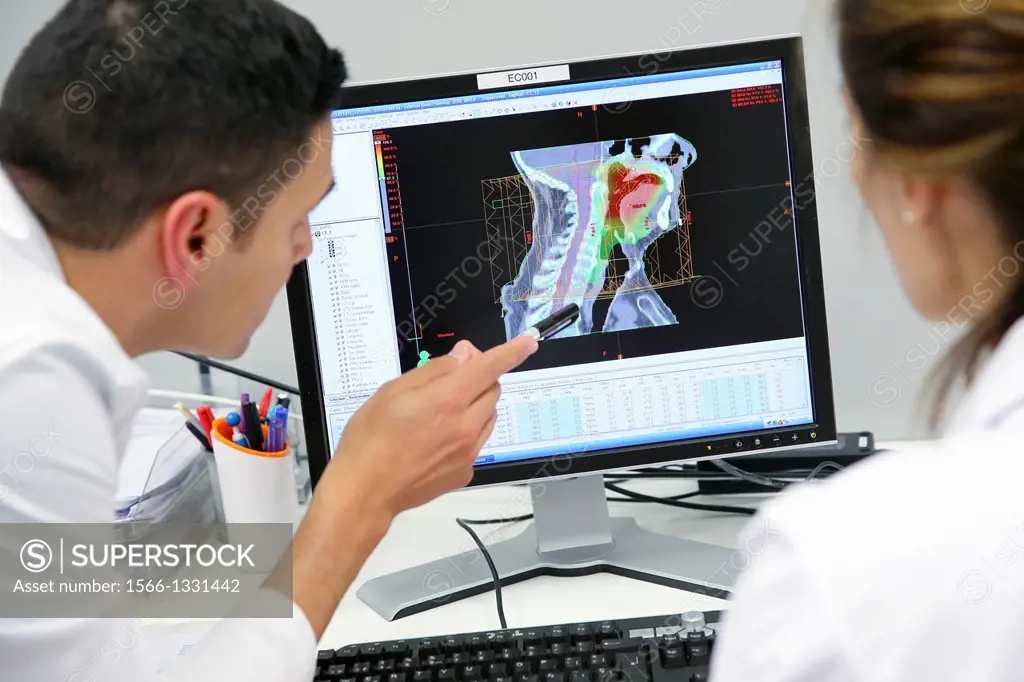 IMRT, Intensity Modulated Radiation Therapy, Oropharynx Cancer 3D Radiotherapy Treatment Planning, Onkologikoa Hospital, Oncology Institute, Case Cent...