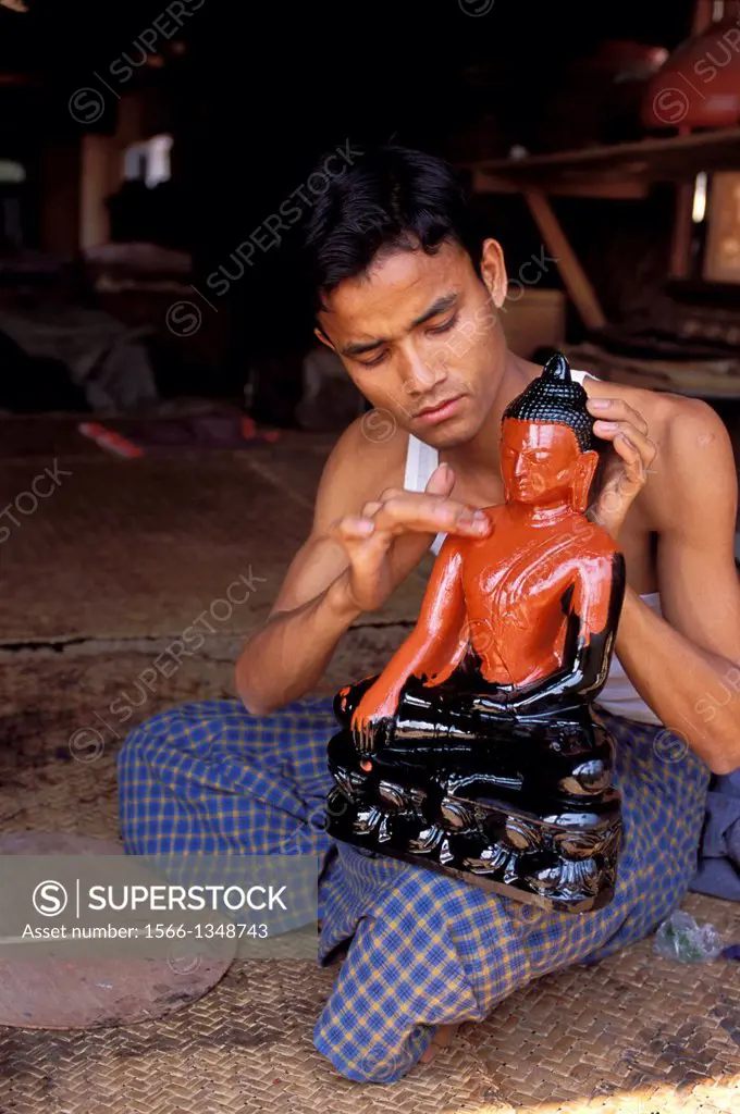 MYANMAR(BURMA), PAGAN, VILLAGE SCENE, LACQUERWARE FACTORY, BUDDHA STATUE.