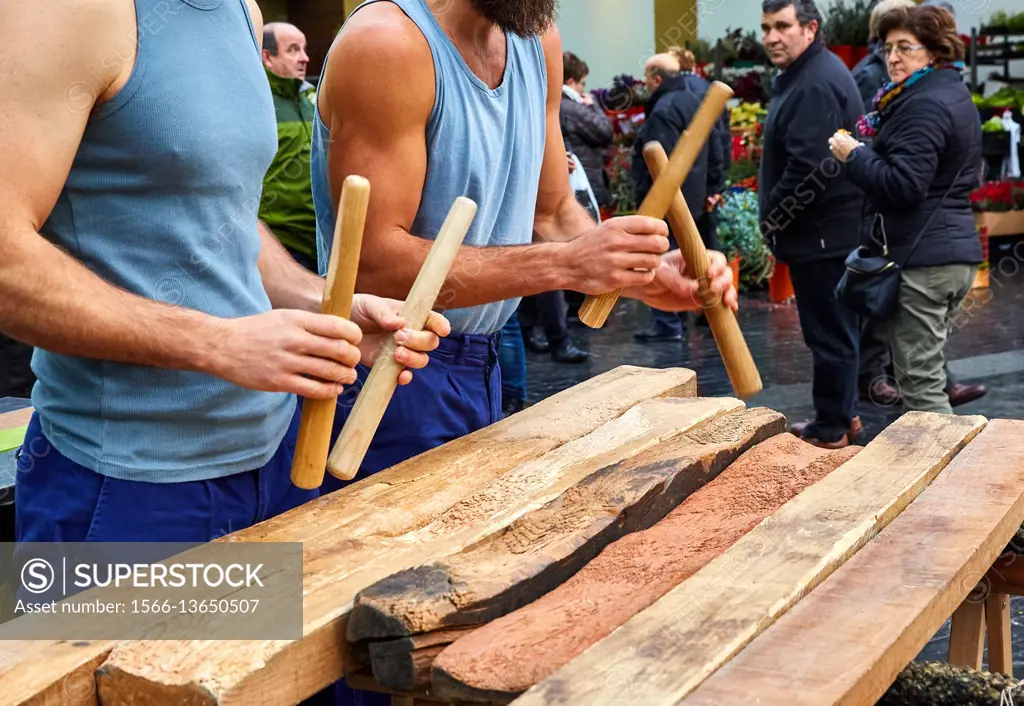 Txalaparta (Basque typical wooden percussion instrument), Feria de Santo Tomás, The feast of St. Thomas takes place on December 21. During this day Sa...