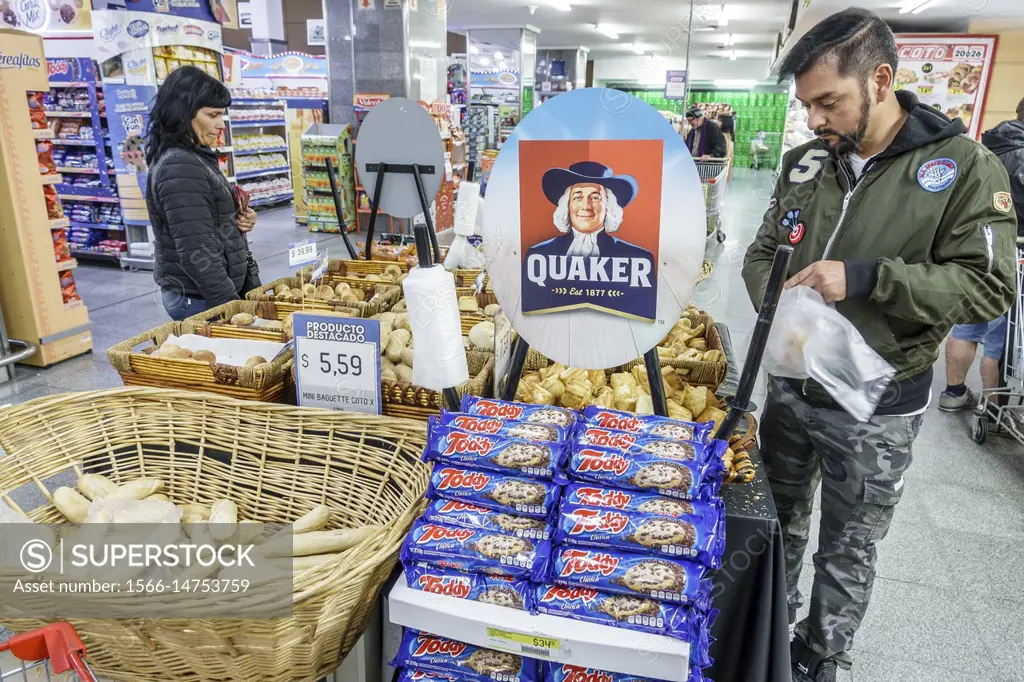 Argentina, Buenos Aires, Abasto, shopping, Supermercados Coto, grocery store supermarket food, interior, Quaker, cookies, bread, Hispanic, man, woman,...