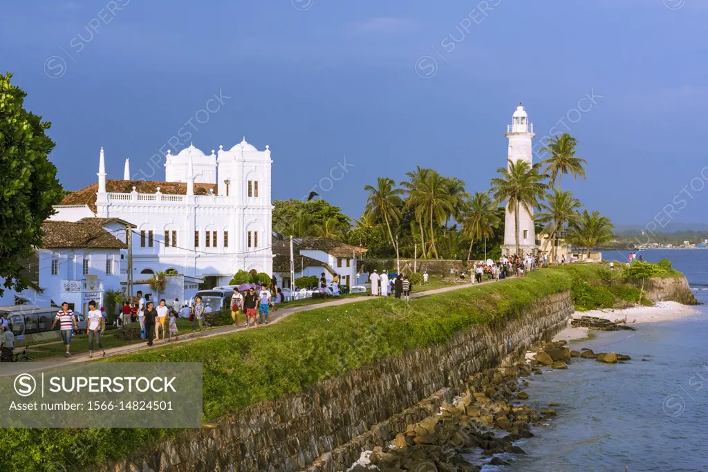 Lighthouse and Meeran Jumma Mosque of Galle Fort, Old Town of Galle and its Fortifications, Southern Province, Sri Lanka, Asia.