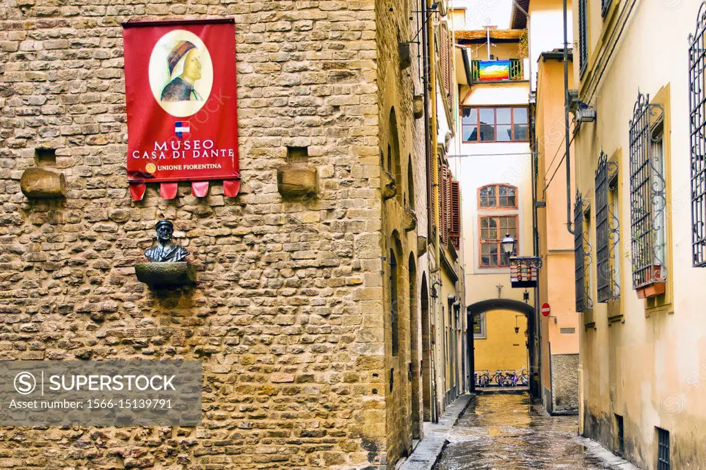 At left Torre dei giuochi Museo casa di Dante Alighieri Museum