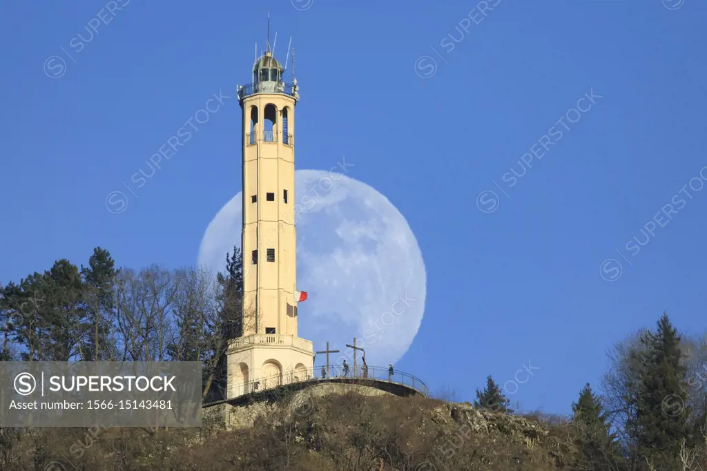 Faro Voltiano Volta Lighthouse of Brunate in front of the Moon