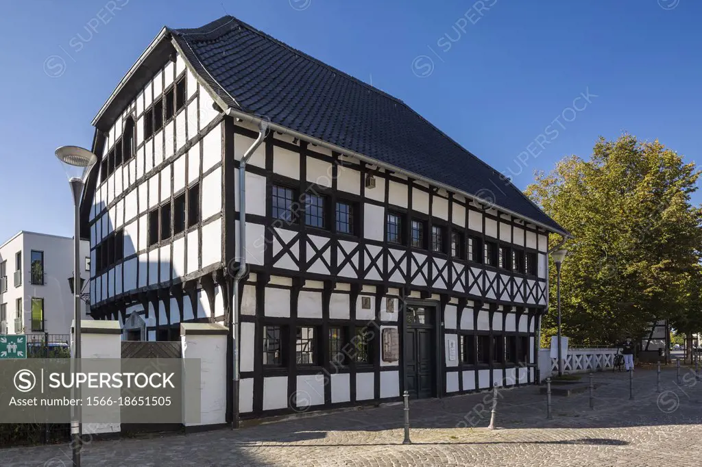 Hilden, Germany, Hilden, Bergisches Land, Niederbergisches Land, Niederberg, Rhineland, North Rhine-Westphalia, NRW, half-timbered house in the Schwan...