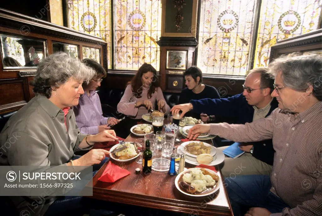 The Crown Bar, Belfast´s most famous bar, Belfast, Northern Ireland, United Kingdom, Western Europe