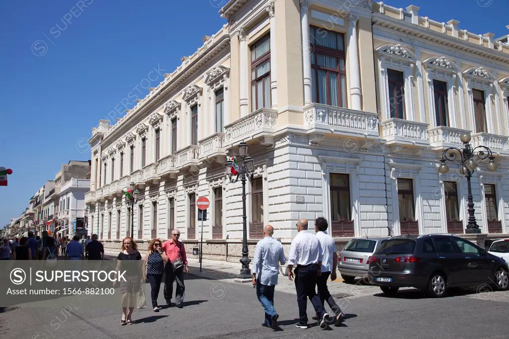 people walking downtown, reggio calabria, calabria, italy, europe