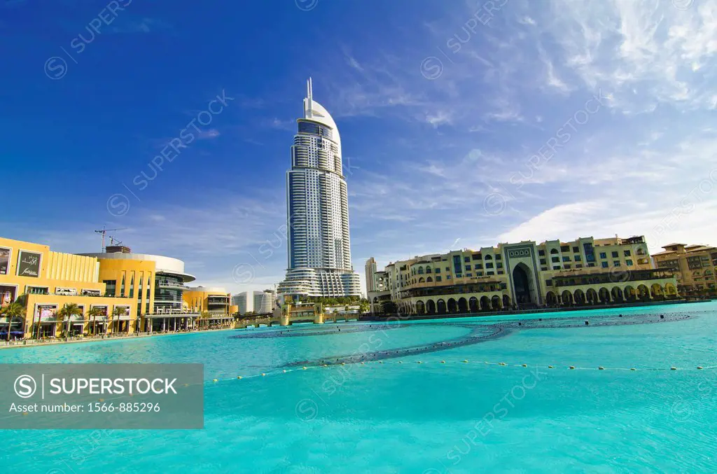 Burj Khalifa, world´s tallest tower, in Dubai, United Arab Emirates