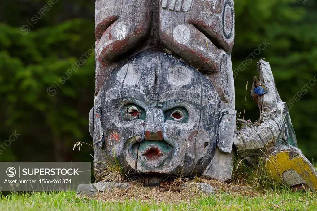 Totem pole in the cemetery of the First Nations Kwakwaka´wakw people in Alert Bay, Cormorant Island, British Columbia, Canada