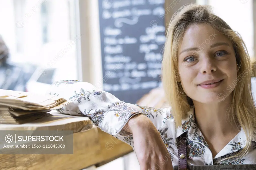 Smiling young woman standing in grocery store