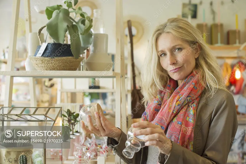 Mature woman shopping, portrait