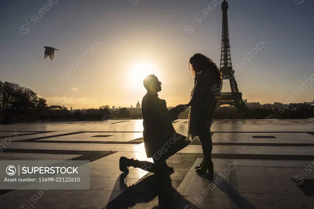 Man proposing to woman near Eiffel Tower