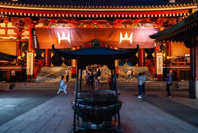 AsakUSA Kannon Temple at night