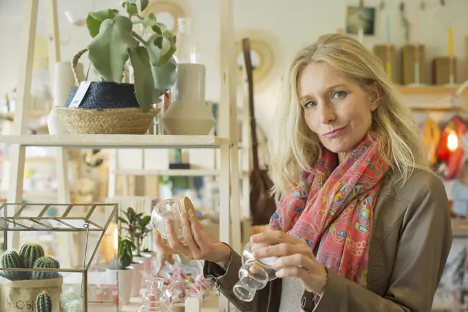 Mature woman shopping, portrait