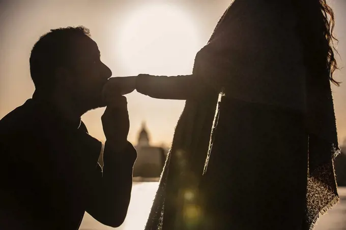 Man proposing to woman near Eiffel Tower