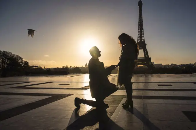 Man proposing to woman near Eiffel Tower