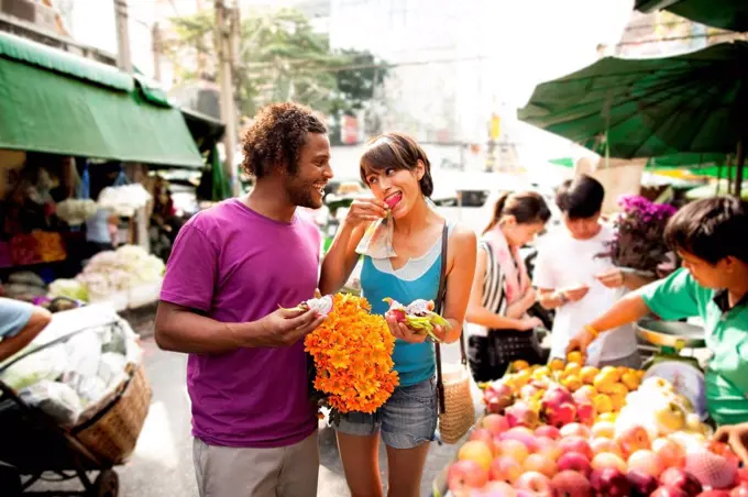 Couple shopping in outdoor market, Bangkok, Bangkok, Thailand