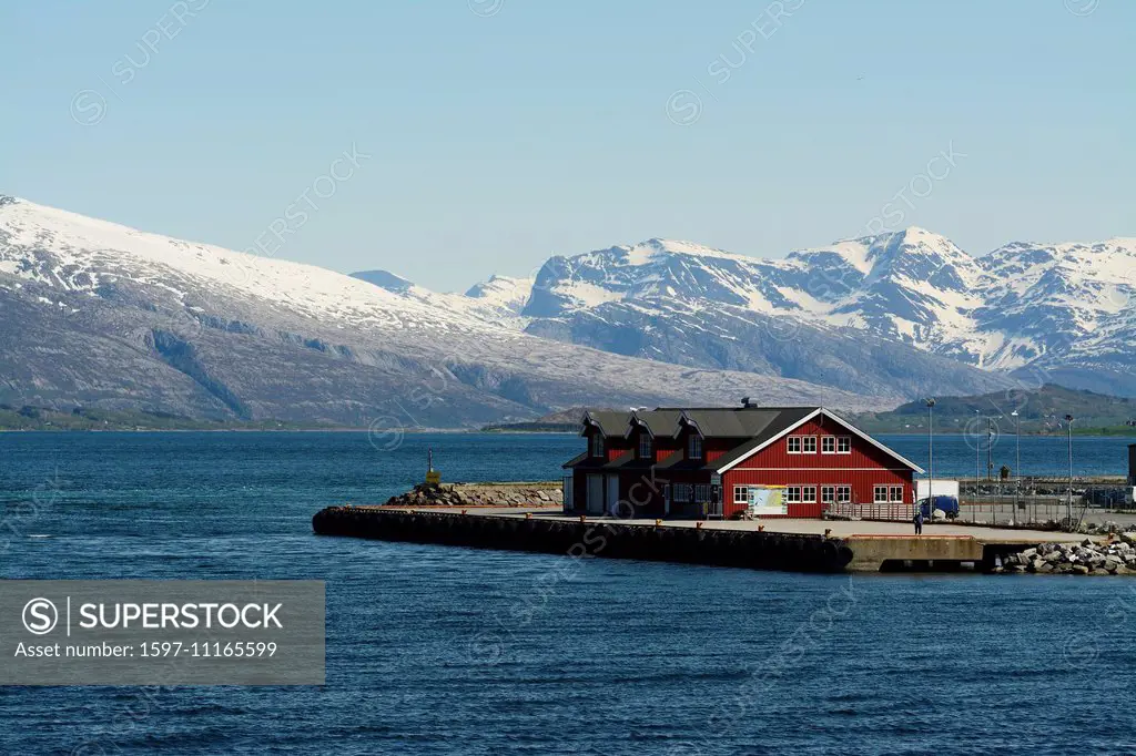 Red house, sea, mountains, snow, glaciers, Skogsten, Nesna, Nesna Kommune, Nordland Fylke, Norway, Europe,