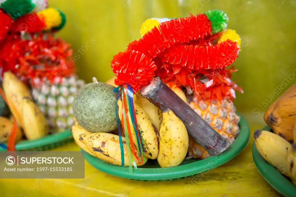 Sri Lanka, Kataragama, Kiriweher temple, fruit