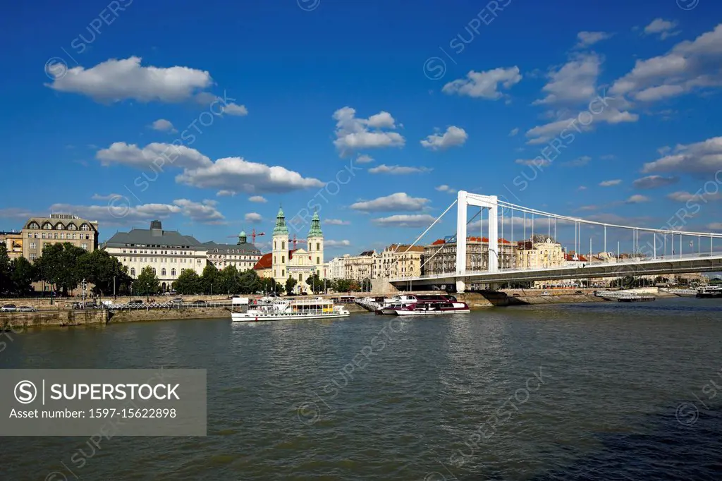 Ungarn, Mittelungarn, Budapest, Donau, Hauptstadt, Donauuferpromenade in Pest, Schiffsanlegestelle, Ausflugsschiffe, Boote, Donaukreuzfahrt, Donauschi...