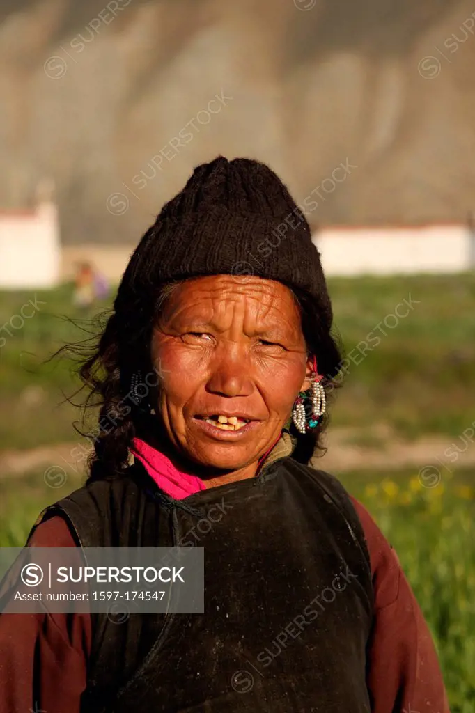 traditional, dress, costume, indigenous, person, woman, women, field, field work, portrait, Padum, Zanskar, Zanskar Valley, Kargil district, Kargil, J...