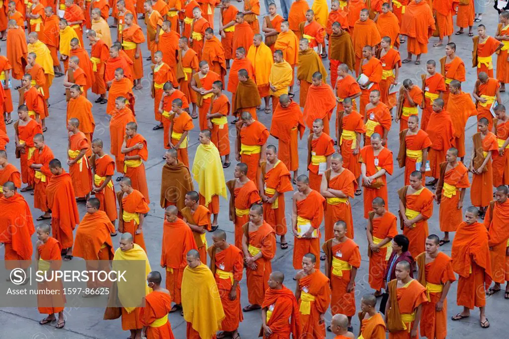 Thailand, Chiang Mai, Monks at Wat Phra Singh