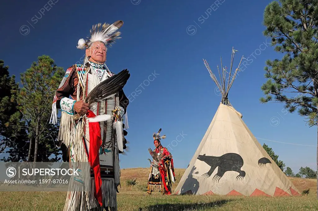 Lakota Artist Jim Yellowhawk and Dad Jerry Yellowhawck at Charly Juchlers Tipi Camp, Native American Indian, Hermosa, Black Hills, South Dakota, USA