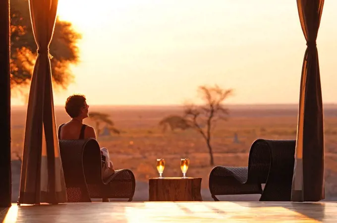 Sundowner, sunset, drink served, deck, The Fort, Fisher´s Pan, Onguma Safari Camp, Etosha, National Park, Kunene Region, Namibia, Africa, Travel, Natu...