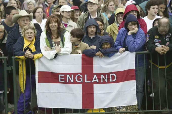 Onlooker displaying English Flag, St. George's Cross, near Virginia State Capitol in Richmond Virginia, as part of the 400th anniversary of the Jamestown Settlement, May 3, 2007 and the arrival of Her Majesty Queen Elizabeth II