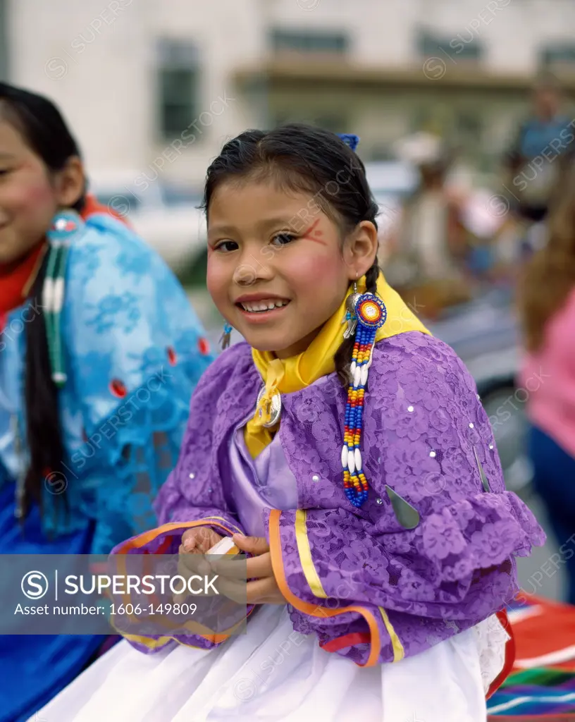 USA, Olkahoma, Olkahoma City, Red Earth Festival / Navajo Indian Girl in Native Indian Costume